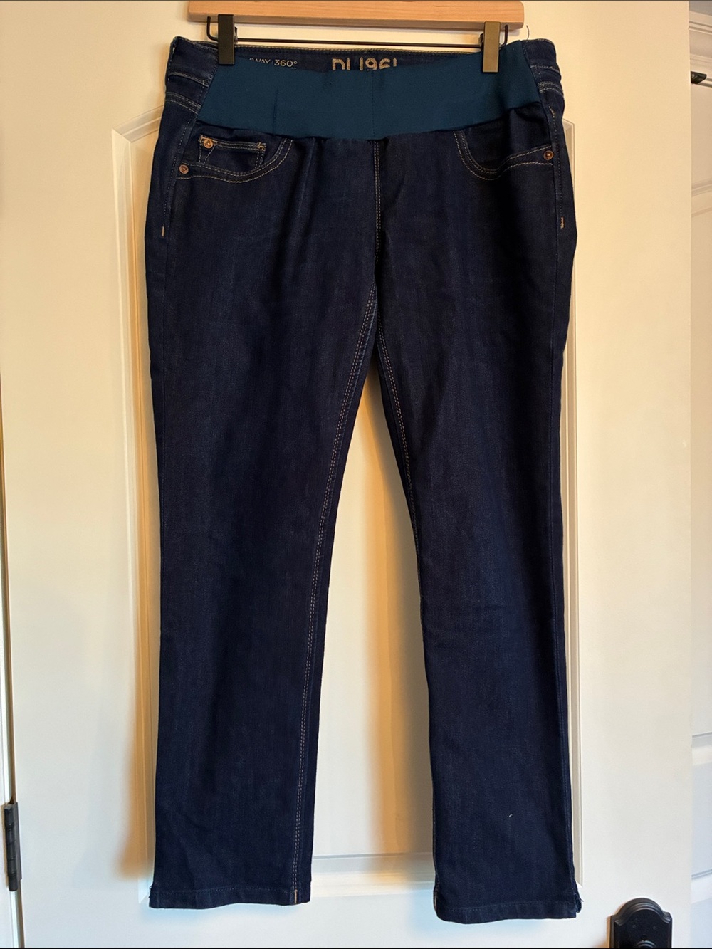 DL1961–Dark Indigo Maternity Jeggings with Seamless Waistband